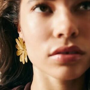 New Zara New Gold Flat Flower Earrings